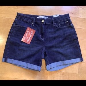 🙂NWT Signature by Levi Strauss Women’s Jean Short/Sz 6/W 28/Mid Rise 5”/Dk Blue